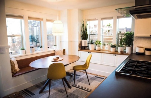 Southern Crossing House | Walk to the River! Incredible Home in the ♥ of Old Bend