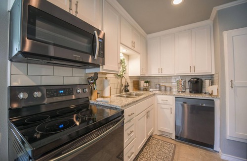 Brazos House | Walk to the Silos 3 Bed 1960 s Bungalow Near Baylor
