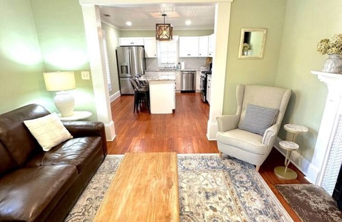 Marietta House | Walk to the Square - Marietta’s Bluebird Bungalow