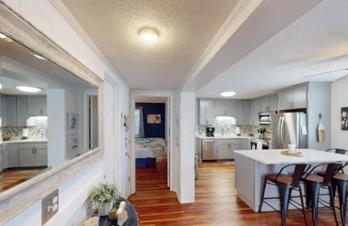 North Myrtle Beach Condo | Walk to the Ocean - 2 bed 2 bath Condo in Cherry Grove Beach SC
