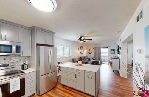 North Myrtle Beach Condo | Walk to the Ocean - 2 bed 2 bath Condo in Cherry Grove Beach SC
