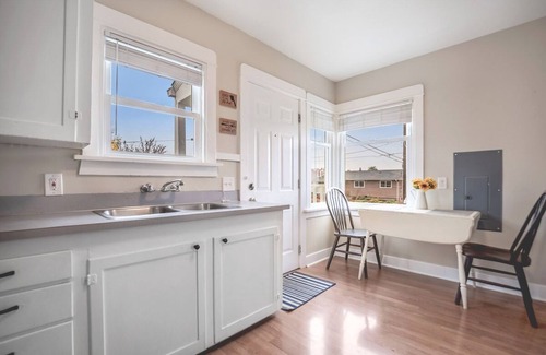 North End Cottage | Walk to the waterfront! The Cozy Cottag