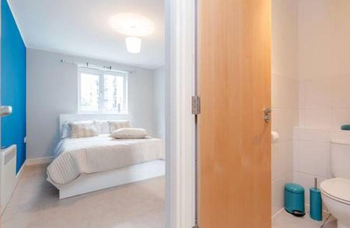 Shadwell Apartment | Walk to Tower Bridge 2BD up to 8