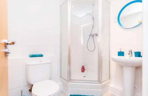 Shadwell Apartment | Walk to Tower Bridge 2BD up to 8