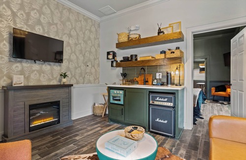 Ocean Springs House | Walk to town,beach, fenced courtyard & firepit