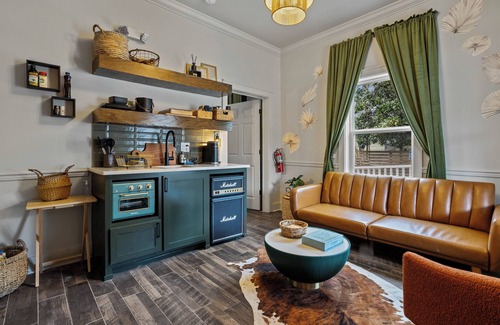 Ocean Springs House | Walk to town,beach, fenced courtyard & firepit