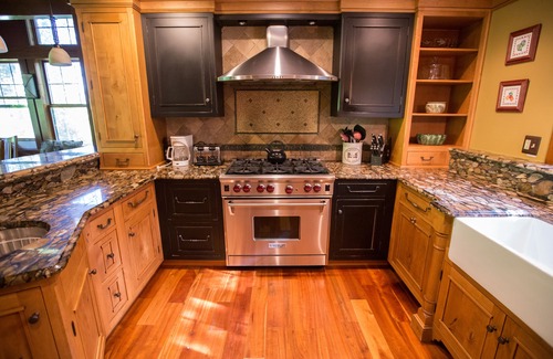 Hillcrest House | Walk to Town, Fire Pit, Hot Tub, Grand Open Family Room, Gourmet Kitchen, Grill