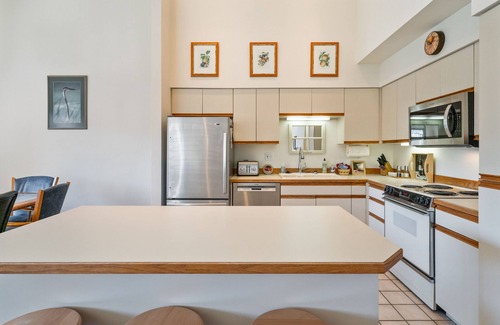 Downtown Leavenworth Condo | Walk to Town Mountain & Golf Course Views Hot Tub & seasonal pool