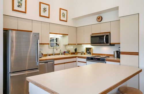 Downtown Leavenworth Condo | Walk to Town Mountain & Golf Course Views Hot Tub & seasonal pool