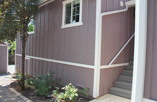 Grass Valley Cottage | Walk to town or the fairgrounds!