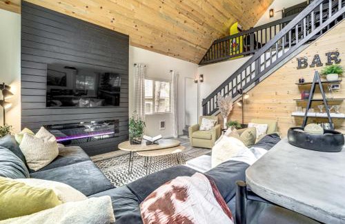 Munds Park House | Walk to Trails Modern Munds Park Mountain Retreat