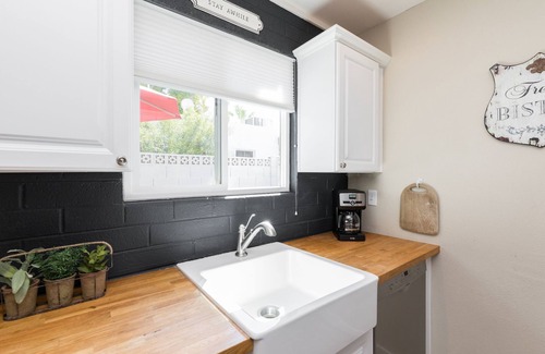 Arcadia Lite Condo | Walk to Trendy Eateries from a Luxury Urban Condo