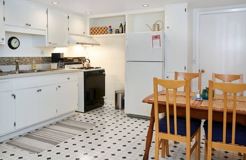 Upper Telegraph Apartment | Walk to trendy Temescal & College Ave - 2+ BR