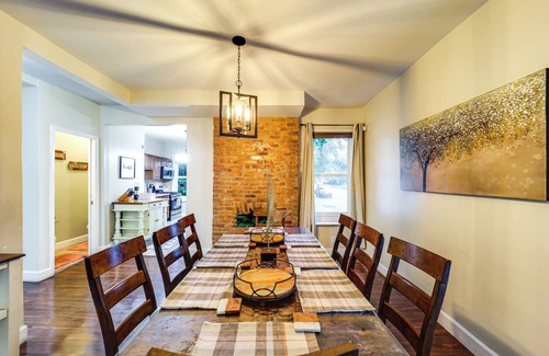 Corryville House | Walk to University of Cincinnati: Historic Home!