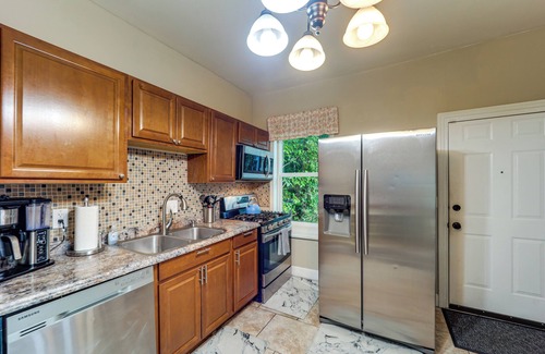 Corryville House | Walk to University of Cincinnati: Historic Home!