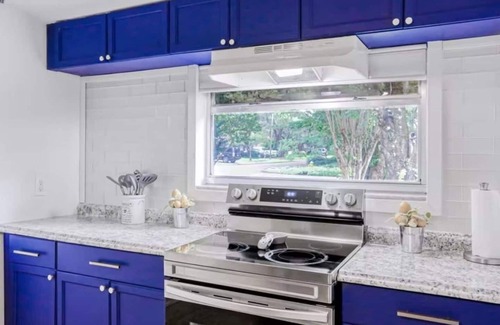Temple Terrace House | Walk to USF | 4BR/3BA w/2 Master Suites + Yard & BBQ Location+ 5 min walk to USF 2 Master suit