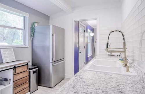 Temple Terrace House | Walk to USF | 4BR/3BA w/2 Master Suites + Yard & BBQ Location+ 5 min walk to USF 2 Master suit