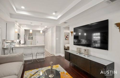 Swede Hill House | Walk to UT and E 6th in ATX House and Free Swim Club by Austin Vacay