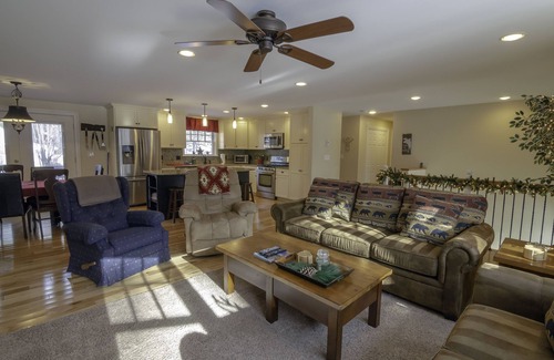 North Conway House | WALK TO VILLAGE/DINING/SHOPPING/MINUTES TO SKIING/OWNER OPERATED/CLEAN