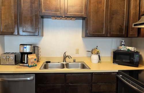 Olympic Valley Condo | Walk to Village! Clean 2BDRM Palisades Tahoe Condo: Hikes, Dining, Wifi
