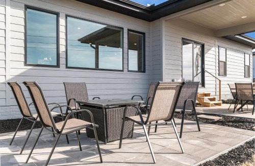 Gretna House | Walk to Water Park Game Room & Movie Theater