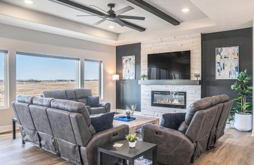 Gretna House | Walk to Water Park Game Room & Movie Theater