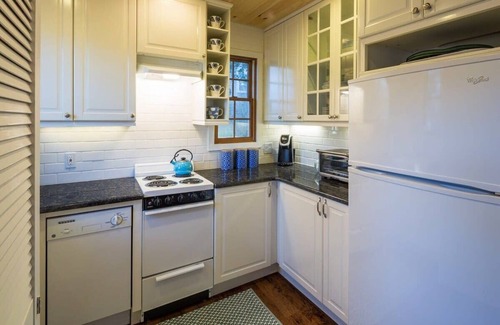 East Orleans House | Walk to Water & Preservation Land!