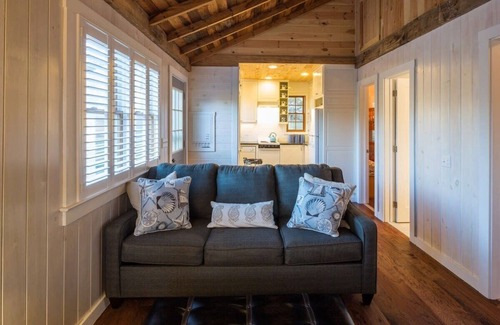 East Orleans House | Walk to Water & Preservation Land!