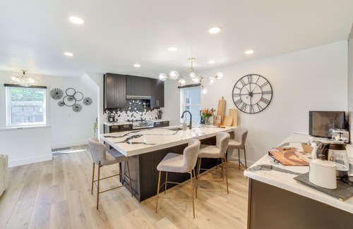 Gladstone House | Walk to Waterfront: Michigan Retreat w/Game Room