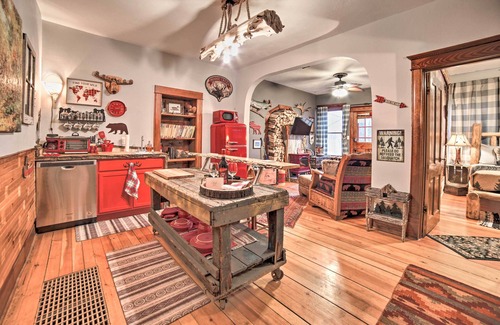 Sturgeon Bay Apartment | Walk to Waterfront: Dtwn Sturgeon Bay Retreat!