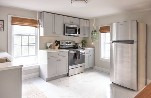 Washington Street Historic District House | Walk to Wesleyan & Dwtn - New hot tub with outdoor TV