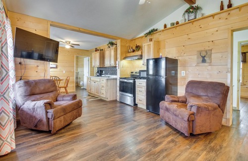 Mountain View Cabin | Walk to White River: Mountain View Family Cabin!