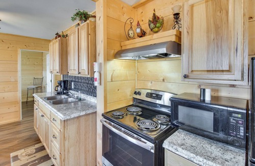 Mountain View Cabin | Walk to White River: Mountain View Family Cabin!
