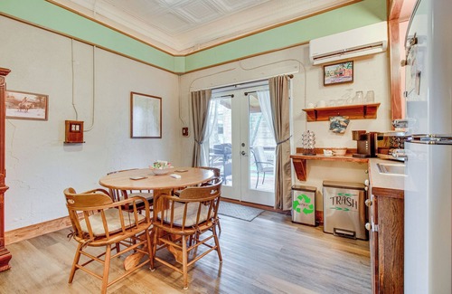 Cotter Apartment | Walk to White River: Cozy Studio, Driftys Hideaway
