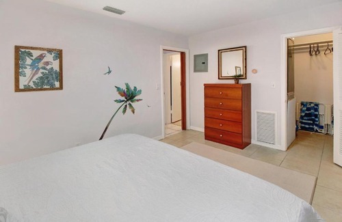 Middle River Terrace Apartment | Walk to Wilton