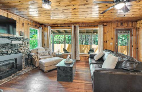 Forest Meadows House | Walk to Winery Cozy Cabin with Fire Pit in Murphys