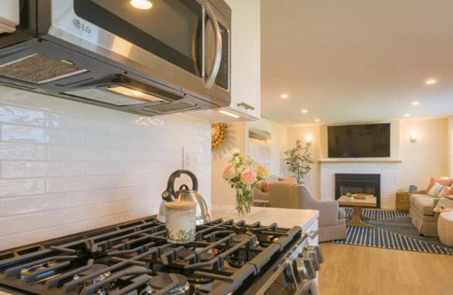 East Sandwich House | Walk to your Private Beach- Linens Included! Modern Coastal Charm!