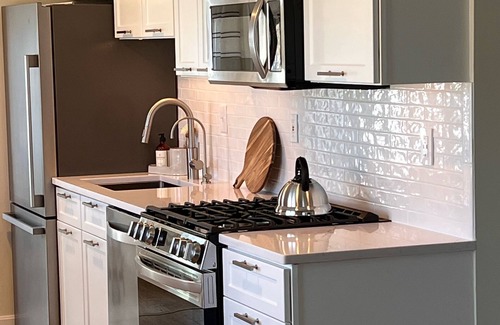 East Sandwich House | Walk to your Private Beach- Linens Included! Modern Coastal Charm!