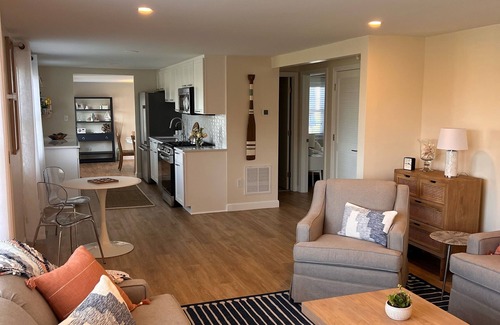 East Sandwich House | Walk to your Private Beach- Linens Included! Modern Coastal Charm!