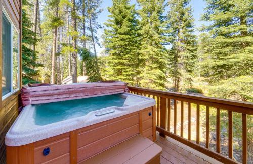 Pla-Vada Woodlands House | Walk to Yuba River and Beach Pet-Friendly Cabin