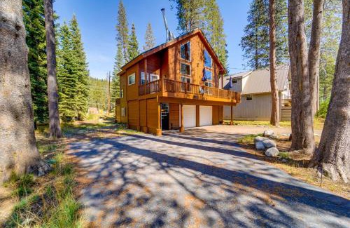 Pla-Vada Woodlands House | Walk to Yuba River and Beach Pet-Friendly Cabin