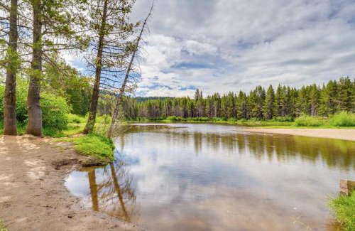 Pla-Vada Woodlands House | Walk to Yuba River and Beach Pet-Friendly Cabin