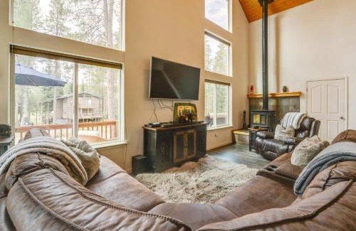 Pla-Vada Woodlands House | Walk to Yuba River and Beach Pet-Friendly Cabin