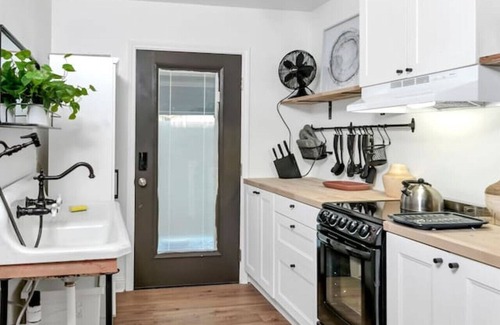 Columbia House | Walk West Cola Mini Pad | Tiny House | Shared Yard