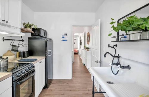 Columbia House | Walk West Cola Mini Pad | Tiny House | Shared Yard