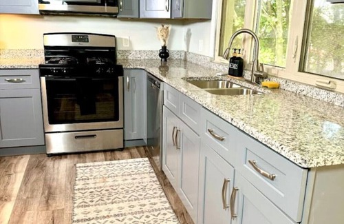 Ohio City Apartment | Walk Westside Market, Ohio City, 2 mi to downtown!