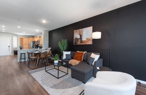 Tempe Apartment | Walkable 2BR Near ASU|Pool, Gym & Pet-Frndly