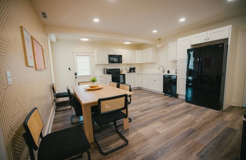 Music Row Apartment | Walkable 4BR/Vandy/Broadway/Music Row/Hospital-3