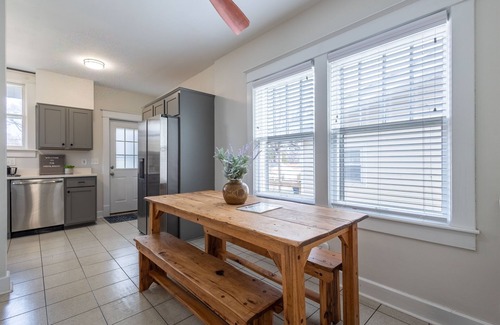 Deer Park House | Walkable attractions Central Location Firepit