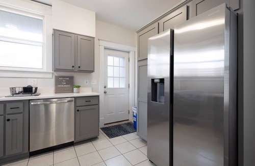 Deer Park House | Walkable attractions Central Location Firepit